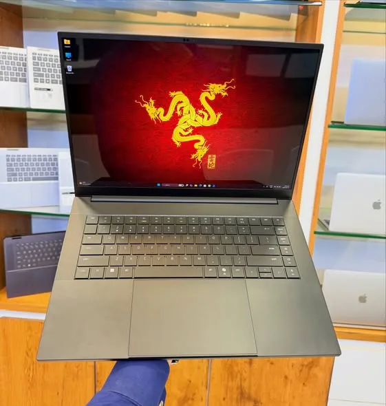 RAZER BLADE (2025) — 1