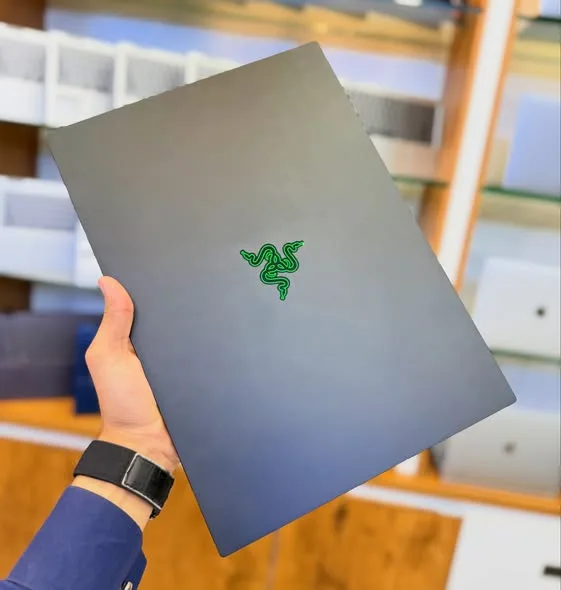 RAZER BLADE (2025) — 2