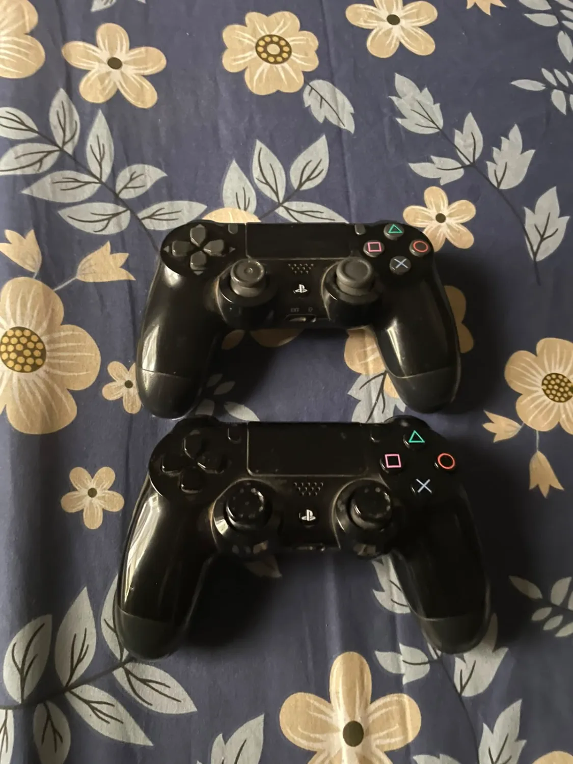 PS4 Fat 500GB | 2 Original Sony Controllers | Like New - Photo 1