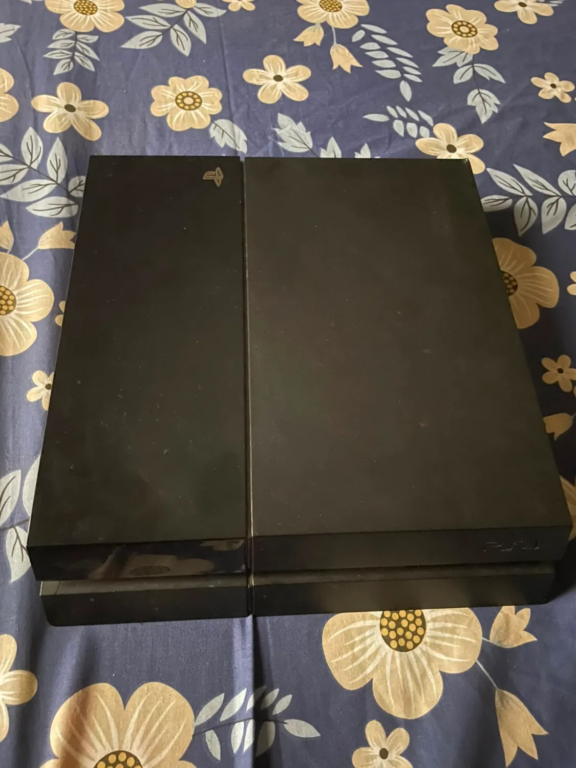 PS4 Fat 500GB | 2 Original Sony Controllers | Like New - Photo 2
