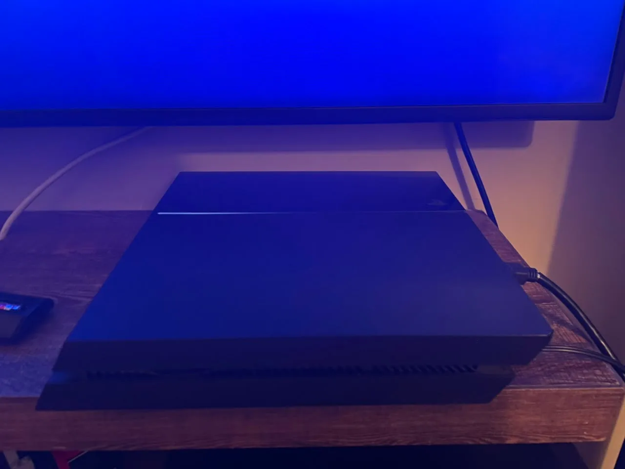 PS4 Fat 500GB | 2 Original Sony Controllers | Like New - Photo 3