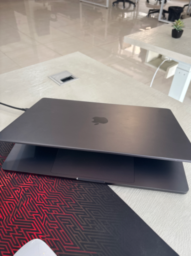 Apple MacBook Pro 16" M3 Pro 18GB 512GB Space Black - Used - Good — 4